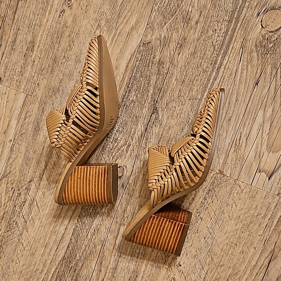 Sandals - Picture 2 of 4